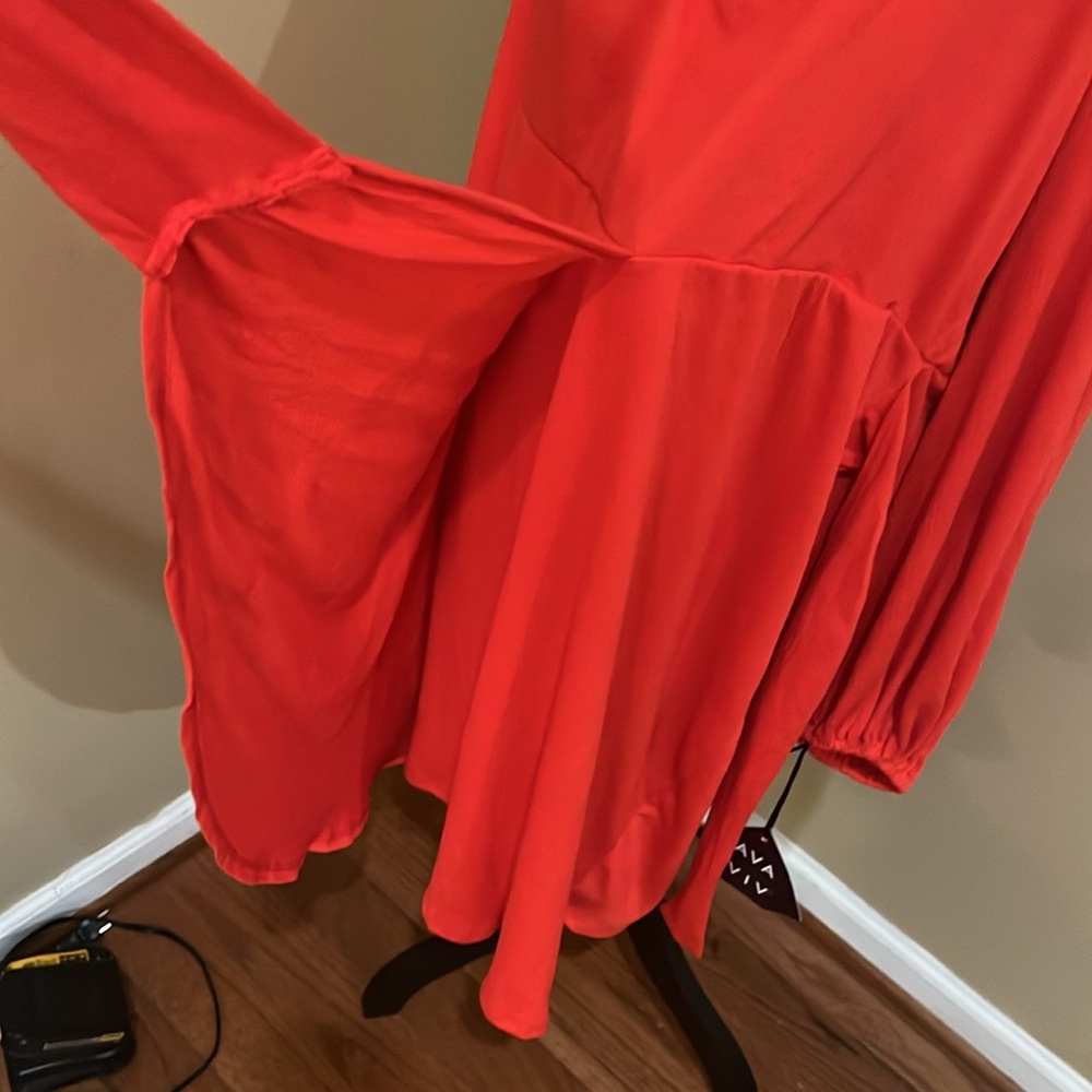 Wrap Around stretch Red cinched waist Ballon Sleeve flattering dress - Picture 5 of 10